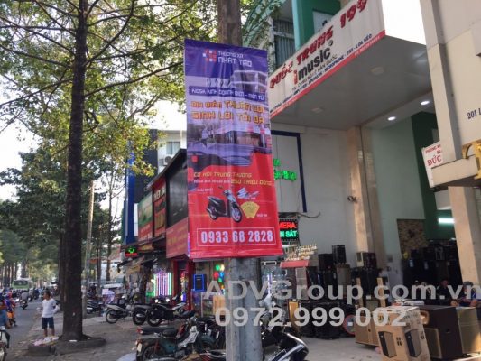 Dịch vụ treo băng rôn, treo phướn dọc giá rẻ - 100 Tấm 2 Treo bảng rông giá rẻ hcm advgroup.com.vn