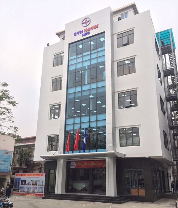 Mặt dừng kính tòa nhà EVN Hà Nội