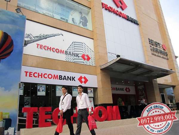 19. Bảng hiệu ngân hàng techcombank