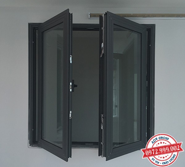 Cửa sổ nhôm xingfa mở xoay màu xám