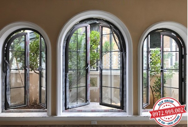 Cửa sổ nhôm xingfa mở xoay biệt thự quận 3