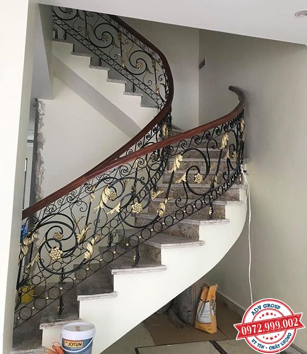 TOP 33+ Mẫu cầu thang sắt mỹ thuật đẹp - Độc Đáo 22 22. Mẫu cầu thang sắt mỹ thuật phối chi tiết