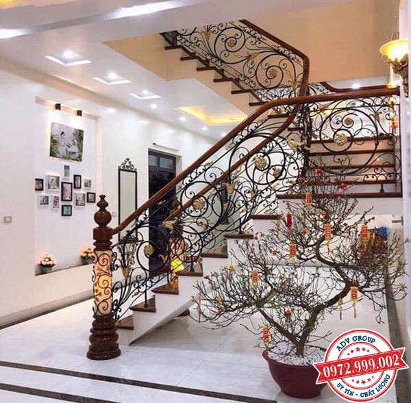 TOP 33+ Mẫu cầu thang sắt mỹ thuật đẹp - Độc Đáo 8 8. Mẫu Cầu thang sắt mỹ thuật sang trọng