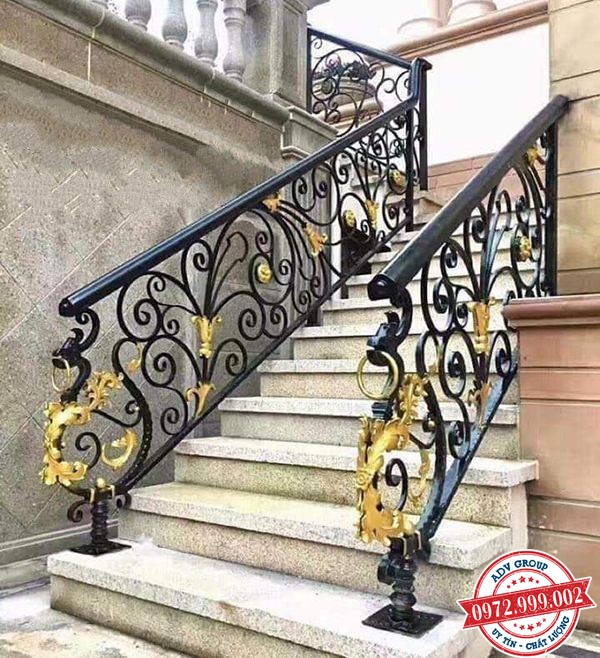TOP 33+ Mẫu cầu thang sắt mỹ thuật đẹp - Độc Đáo 2 Cầu thang sắt mỹ thuật phối màu vàng ấn tượng