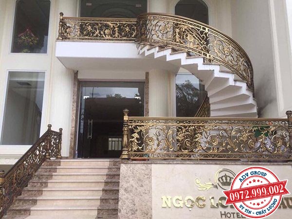 Báo giá thi công lắp đặt cầu thang ĐẸP giá rẻ 2020 27 kết hợp cầu thang và ban công sắt mỹ thuật hotel ngọc long châu