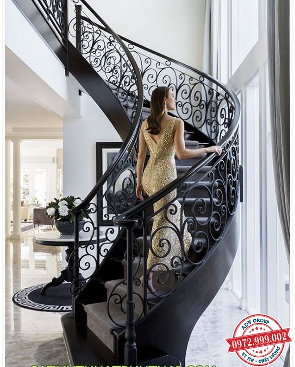 TOP 33+ Mẫu cầu thang sắt mỹ thuật đẹp - Độc Đáo 26 24. Mẫu cầu thang sắt mỹ thuật sơn đen đẹp quý phái