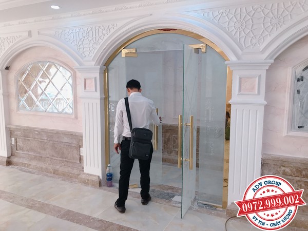 TOP 40+ Mẫu cửa kính cường lực đẹp, sang trọng nên xem 28 mẫu cửa kính cường lực khung inox sang trọng
