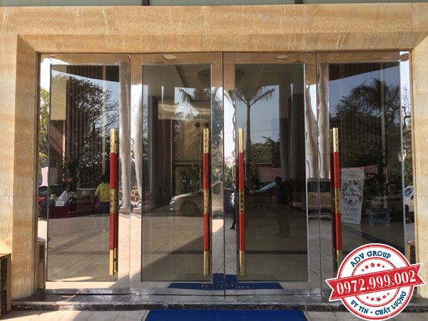 TOP 40+ Mẫu cửa kính cường lực đẹp, sang trọng nên xem 30 mẫu cửa kính cường lực khung inox sang trọng