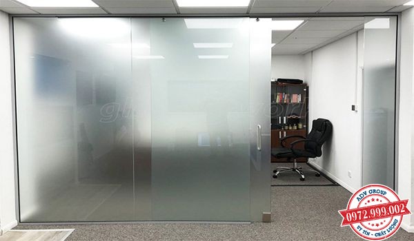 Báo giá thi công cửa kính cường lực đẹp giá rẻ 2020 15 Cửa kính cường lực mở lùa văn phòng