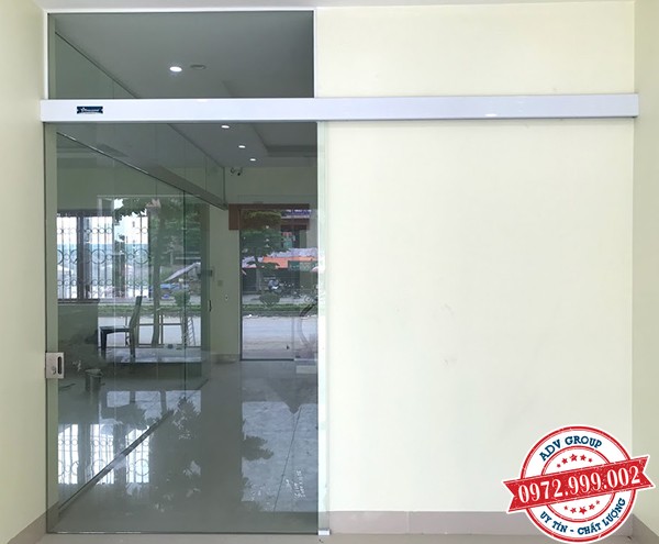 Báo giá thi công cửa kính cường lực đẹp giá rẻ 2020 17 Cửa kính cường lực mở lùa văn phòng