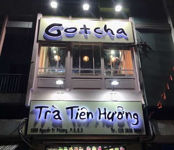 Hình ảnh bảng hiệu alu chữ nỗi sáng đèn chân