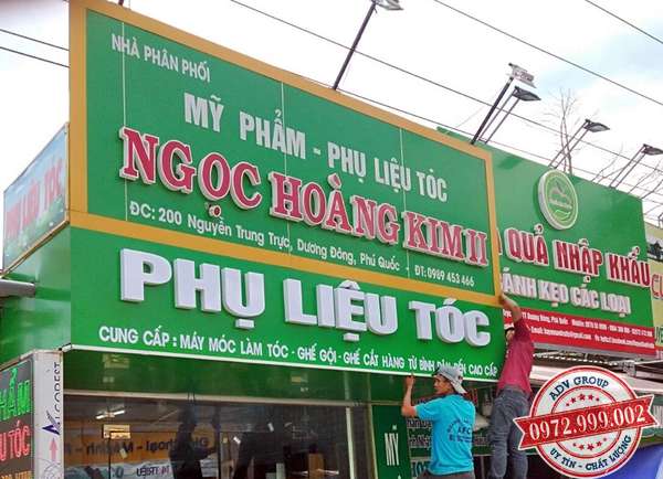 hinh anh thi cong bang hieu cửa hàng