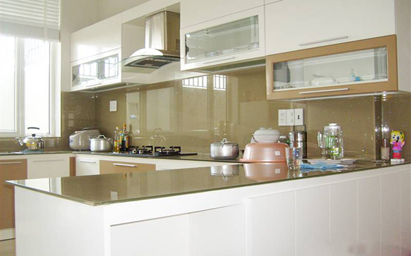 Báo giá kính ốp bếp, kính sơn màu, kính sơn 3D giá rẻ 2020 5 Kính ốp bếp màu xám