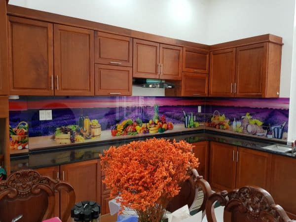 Báo giá thi công Kính ốp bếp - kính màu - Kính sơn chịu nhiệt rẻ đẹp 11 Kính ốp bếp in 3D hiện đại