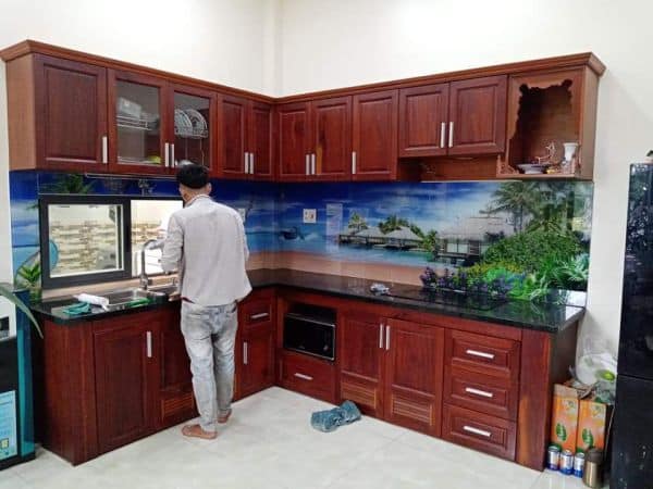 Báo giá thi công Kính ốp bếp - kính màu - Kính sơn chịu nhiệt rẻ đẹp 12 Kính ốp bếp in 3D biển