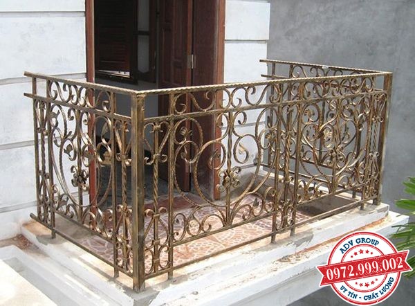 TOP 39+ mẫu Lan can kính, sắt mỹ thuật, inox Đẹp giá rẻ 29 28. Mẫu lan can sắt mỹ thuật ban công vàng cổ điển