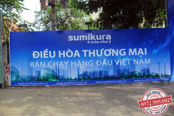 bảng hiệu bạt hiflex dựng ở dưới
