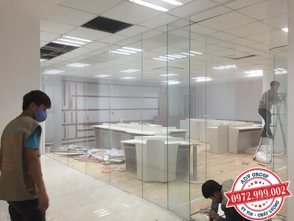  Lắp đặt vách kính, cửa kính văn phòng