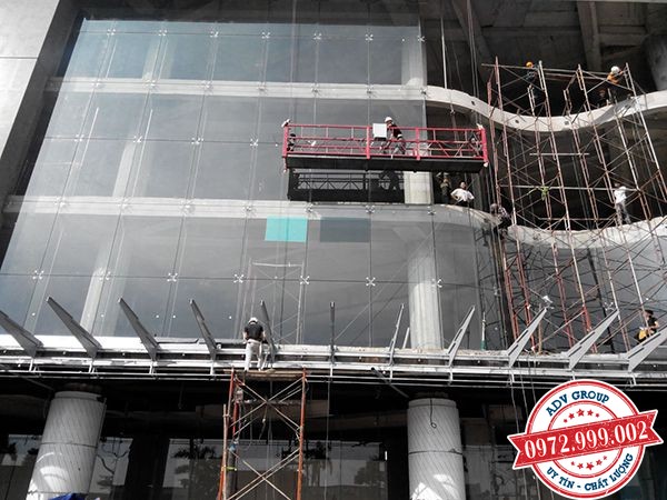 Thi công Lắp kính ghép mặt dựng tòa nhà