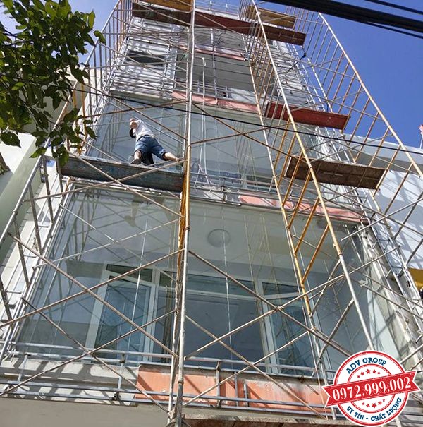 Thi công lắp đặt vách kính mặt tiền tòa nhà