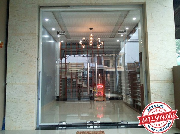 Báo giá thi công cửa kính cường lực đẹp giá rẻ 2020 10 cửa kính cường lực mở xoay văn phòng