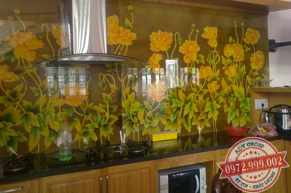 1. Mẫu kính ốp bếp In 3D hoa văn đẹp
