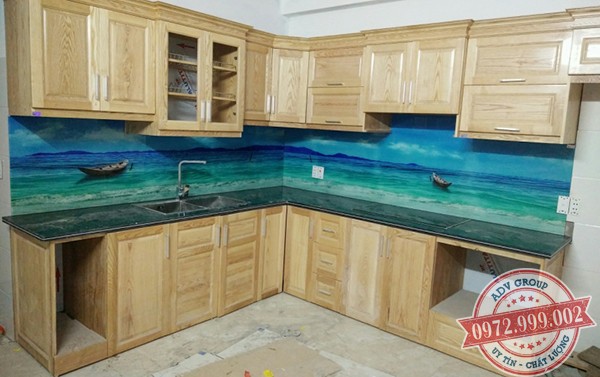 11. Mẫu kính ốp bếp In 3D hoa văn đẹp