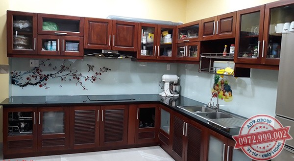 14. Mẫu kính ốp bếp In 3D hoa văn đẹp