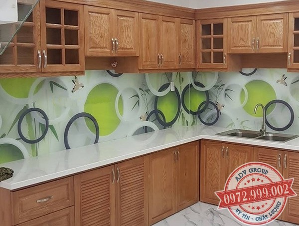 16. Mẫu kính ốp bếp In 3D hoa văn đẹp