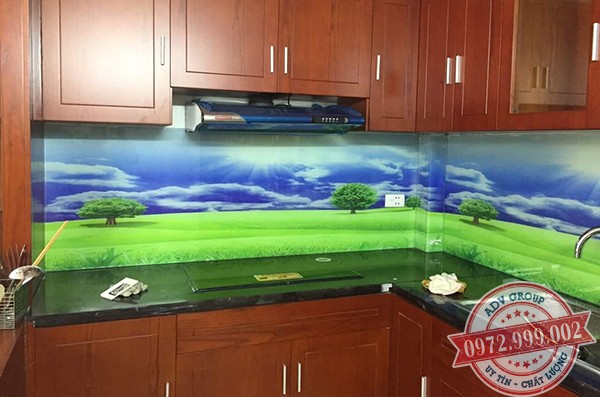 17. Mẫu kính ốp bếp In 3D hoa văn đẹp