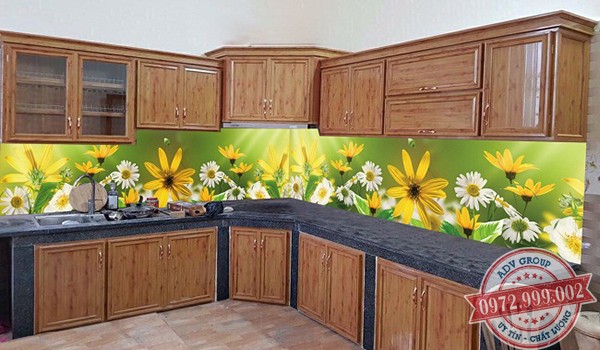 18. Mẫu kính ốp bếp In 3D hoa văn đẹp