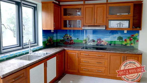 19. Mẫu kính ốp bếp In 3D hoa văn đẹp