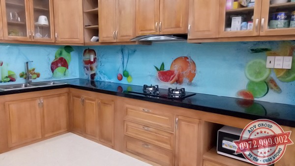 20. Mẫu kính ốp bếp In 3D hoa văn đẹp