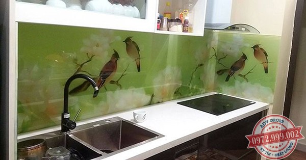 21. Mẫu kính ốp bếp In 3D hoa văn đẹp
