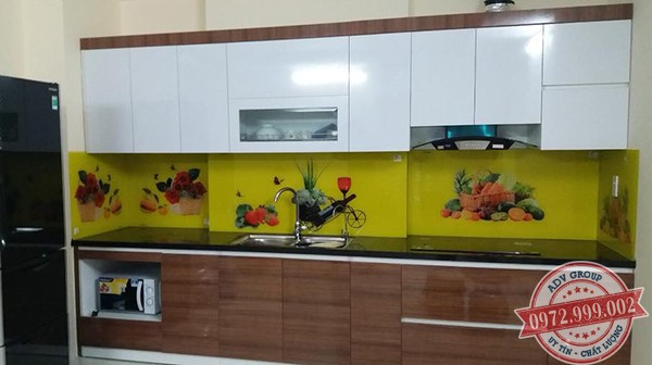 22. Mẫu kính ốp bếp In 3D hoa văn đẹp