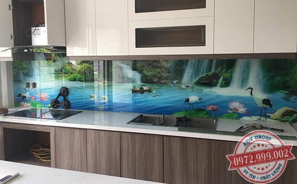 24. Mẫu kính ốp bếp In 3D hoa văn đẹp