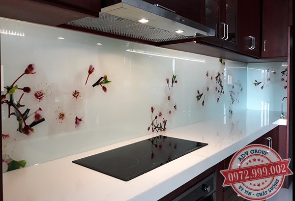25. Mẫu kính ốp bếp In 3D hoa văn đẹp