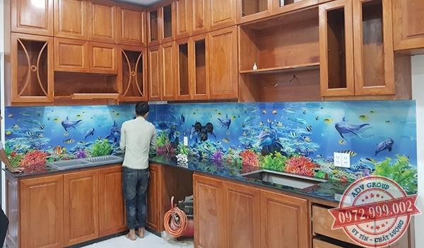 30. Mẫu kính ốp bếp In 3D hoa văn đẹp