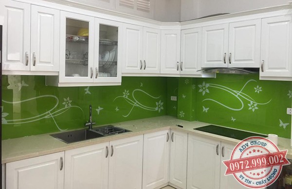 5. Mẫu kính ốp bếp In 3D hoa văn đẹp