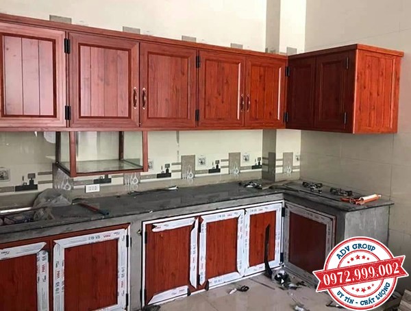 Báo giá tủ nhôm kính, Tủ bếp nhôm kính, tủ kính trưng bày giá rẻ 11 tủ bếp nhôm kính vân gỗ đẹp hcm
