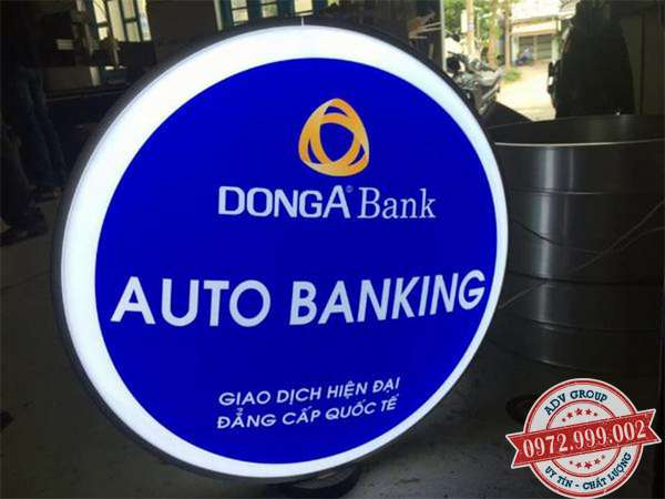 bảng vảy mica hút nổi sáng đen tròn ĐongA Bank