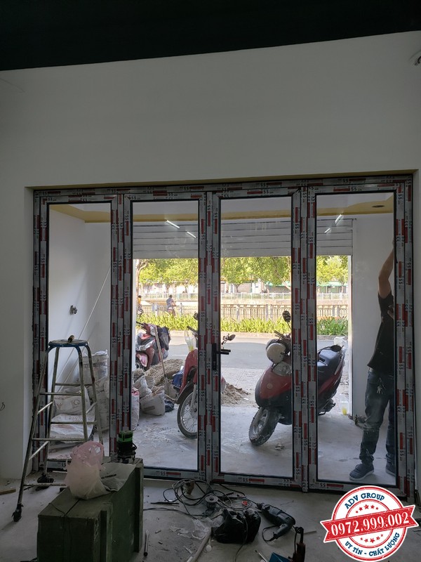 TOP 40+ Mẫu cửa kính cường lực đẹp, sang trọng nên xem 47 Thi công cửa nhôm xingfa nhập vs kính