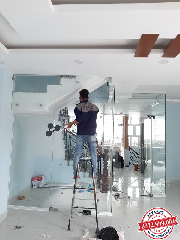 thi công cửa kính cường lực ở nhà