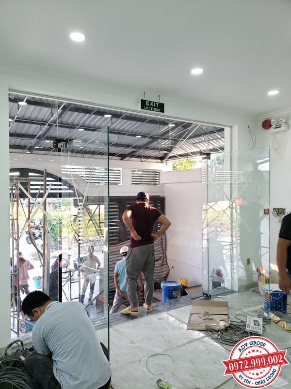 TOP 40+ Mẫu cửa kính cường lực đẹp, sang trọng nên xem 42 thi công cửa kính cường lực mặt tiền