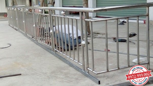 TOP 39+ mẫu Lan can kính, sắt mỹ thuật, inox Đẹp giá rẻ 32 31. Mẫu thi công lan can inox Sus 304 ống tròn
