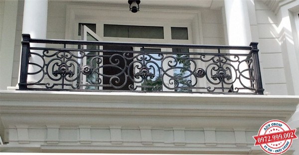 TOP 39+ mẫu Lan can kính, sắt mỹ thuật, inox Đẹp giá rẻ 18 17. Mẫu lan can sắt mỹ thuật biệt thự