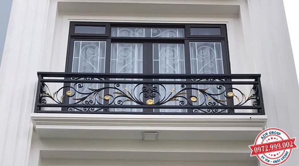 TOP 39+ mẫu Lan can kính, sắt mỹ thuật, inox Đẹp giá rẻ 19 18. Mẫu lan can sắt mỹ thuật điểm nhấn nhũ vàng