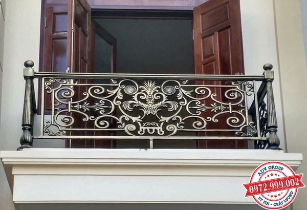 TOP 39+ mẫu Lan can kính, sắt mỹ thuật, inox Đẹp giá rẻ 20 19. Mẫu lan can sắt ban công phòng ngủ cổ điển