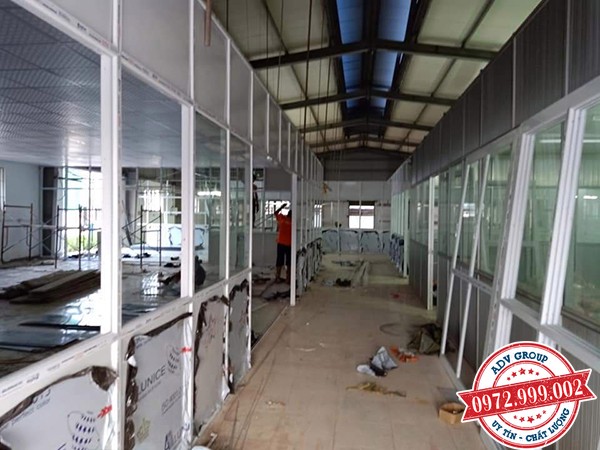 Báo giá thi công vách nhôm Kính giá rẻ 2020 21 thi công lắp đặt vách nhôm kính Xưởng Cửu chi