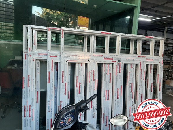 Thi công cửa nhôm Xingfa tại xưởng